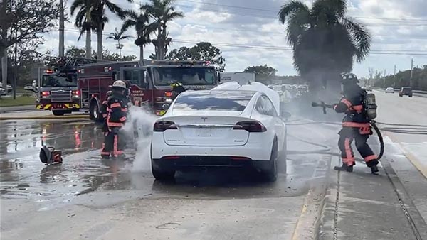 Battery-Powered Cars Are Exploding from Water Damage After Hurricane Ian