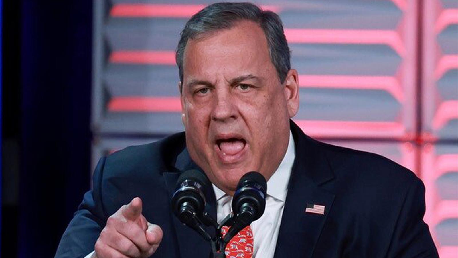 Chris Christie Loses It on Crowd for Booing Him on Stage at GOP Freedom ...